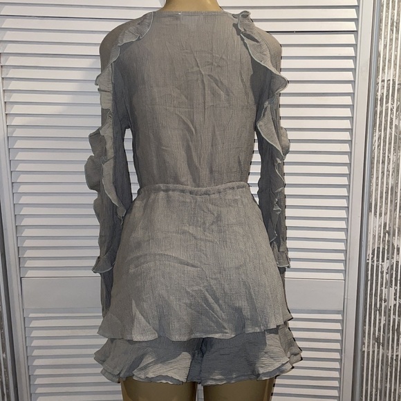 &merci beautiful sage green romper with ruffle trim size M - Picture 5 of 6